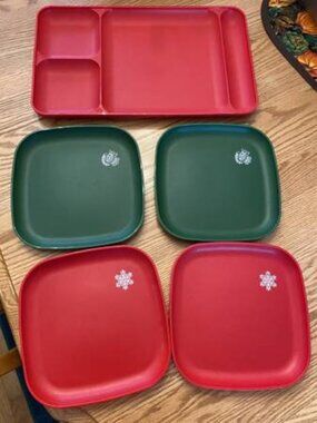 Vintage Tupperware Christmas Plates & Serving Platter